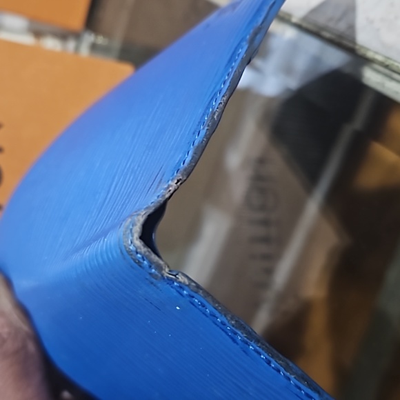 HP! Louis Vuitton Blue Epi Leather Bifold Wallet EUC - Picture 9 of 10